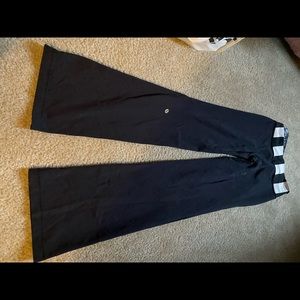 Astro groove pant size 4, flare, lululemon